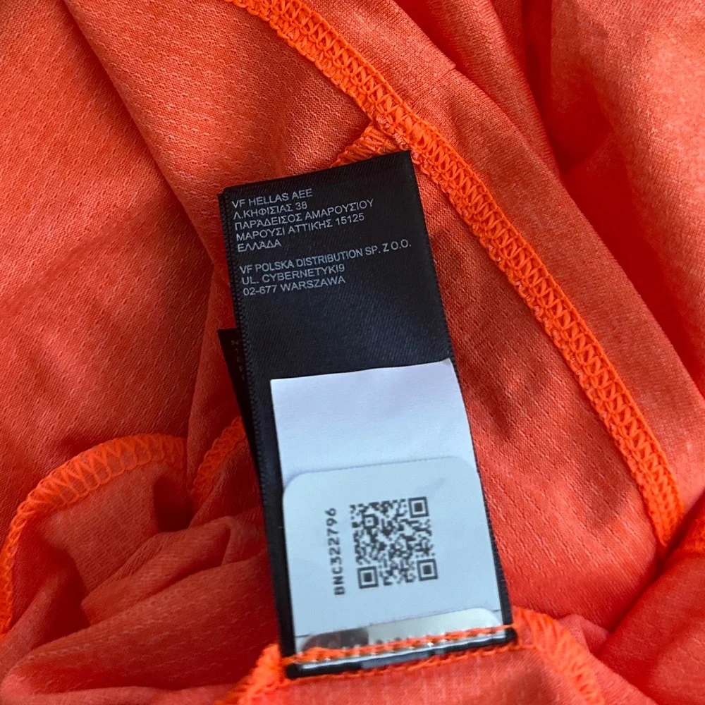The North Face NWOT Women's Performance Tee (M) - Picture 10 of 10